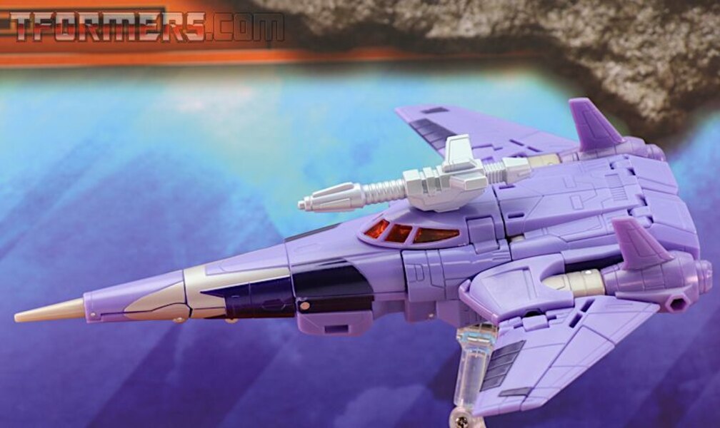 Transformers Kingdom Wave 1 Voyager Cyclonus  (9 of 40)